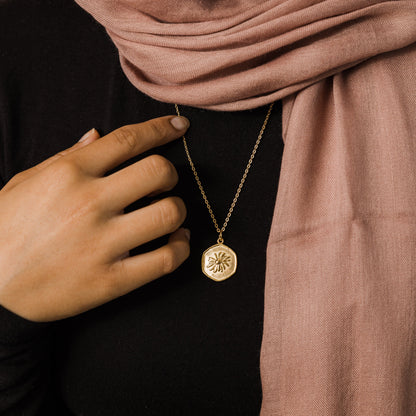 April | Birth Flower Necklace
