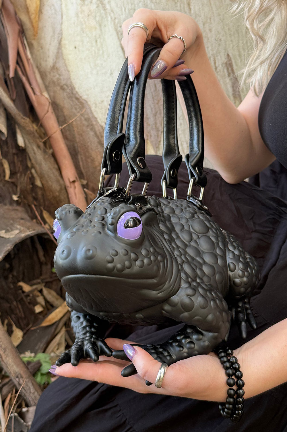 Black Toad Bag [Purple Eyes]