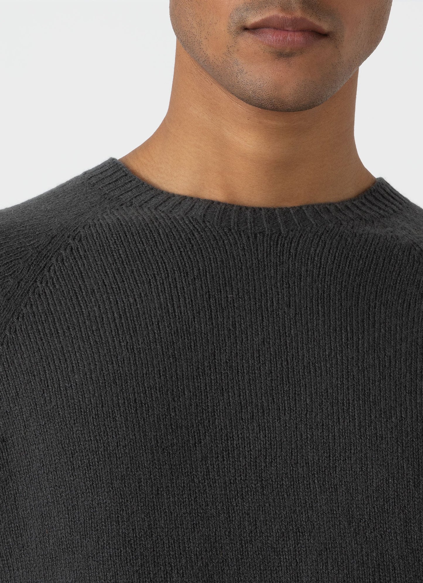 Mens Lambswool Crew Neck Jumper In Drill Green Mjum8066 Gnhv