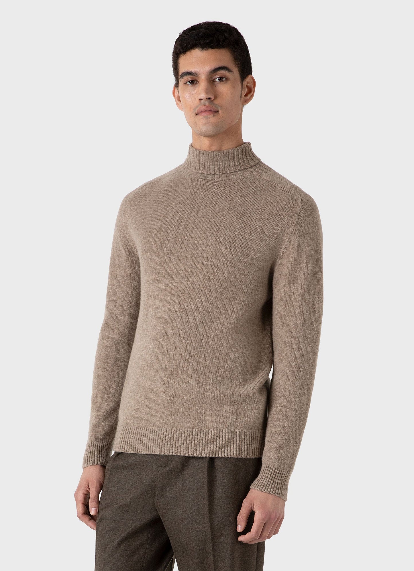 Mens Lambswool Roll Neck In Sandstone Mjum8129 Brfc